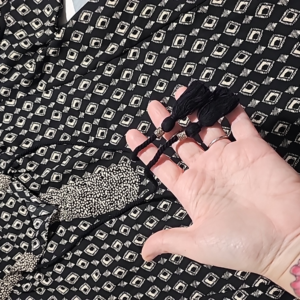 DR2 BY DANIEL RAINN Printed Tassel Tunic Top - Picture 5 of 16